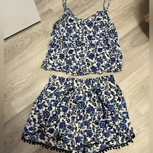 2 piece floral outfit in blue